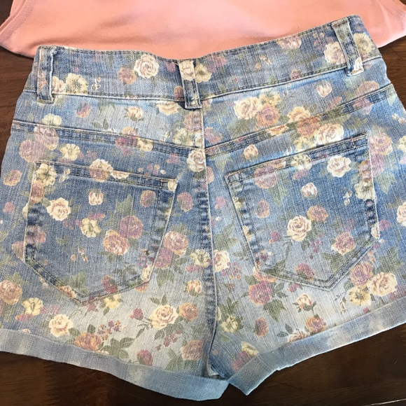 Celebrity Pink shorts / forever 21 top - Picture 7 of 7